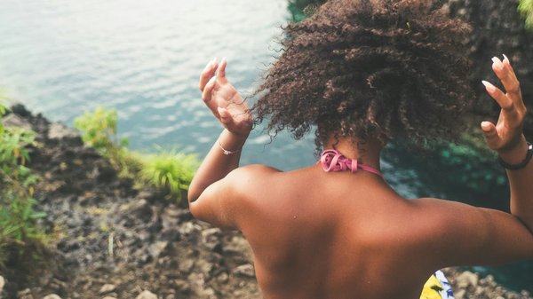 Comment choisir la bonne coupe de cheveux pour une forme de visage ovale?