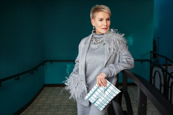 Coupe de cheveux court femme 60 ans : les styles qui rafraîchissent